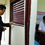 **Image Prompt 1:** A diptych or split-screen image contrasting legal and illegal moneylending in Malaysia. On the left, a brightly lit, professional office with a Malaysian individual comfortably signing a transparent loan agreement, a clear KPKT (Ministry of Housing and Local Government) license prominently displayed, and a friendly, trustworthy loan officer. On the right, a dark, unsettling scene featuring a distressed Malaysian individual or family in front of their home, with threatening graffiti or notices related to "Ah Long" (loan sharks), shadowy, aggressive figures in the background, and overwhelming, exorbitant daily interest rates depicted as ominous numbers. The image should clearly differentiate between safety and danger in borrowing.